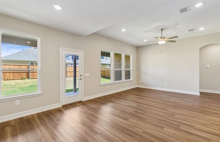 Airy gathering room*real home pictured