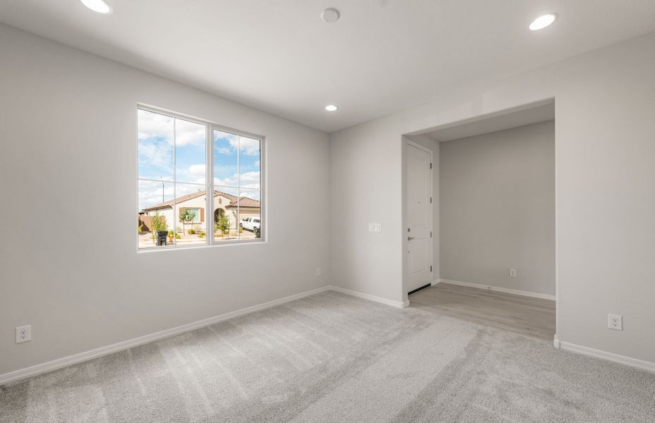 Spacious, unfurnished interior of a new home in Artisan at Asante, Surprise (Image 16).