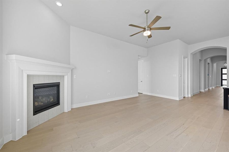 Spacious, unfurnished interior of a new home in Trinity Falls, McKinney (Image 22).