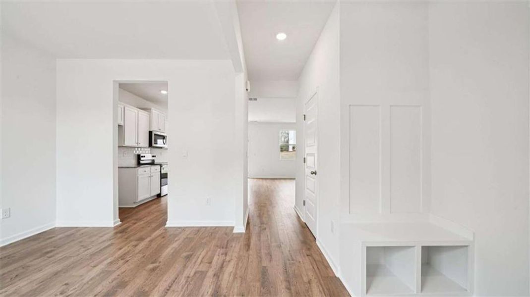 Spacious, unfurnished interior of a new home in Sherwood Manor, College Park (Image 15).