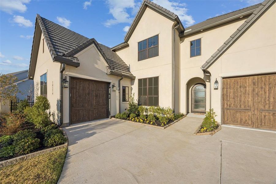 Exterior details and patio area of a home in , Frisco (Image 4).
