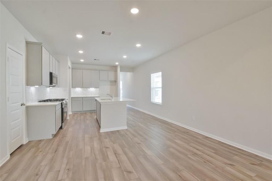 Spacious, unfurnished interior of a new home in Lakes at Black Oak, Magnolia (Image 44).