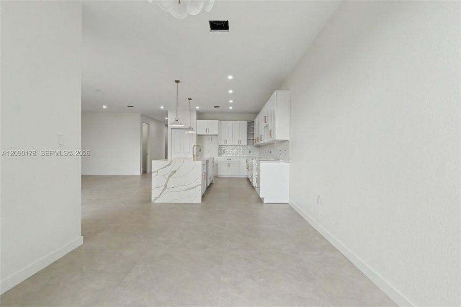 Spacious, unfurnished interior of a new home in , Oakland Park (Image 36).