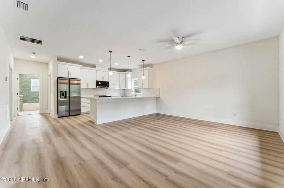 Spacious, unfurnished interior of a new home in , Hastings (Image 28).