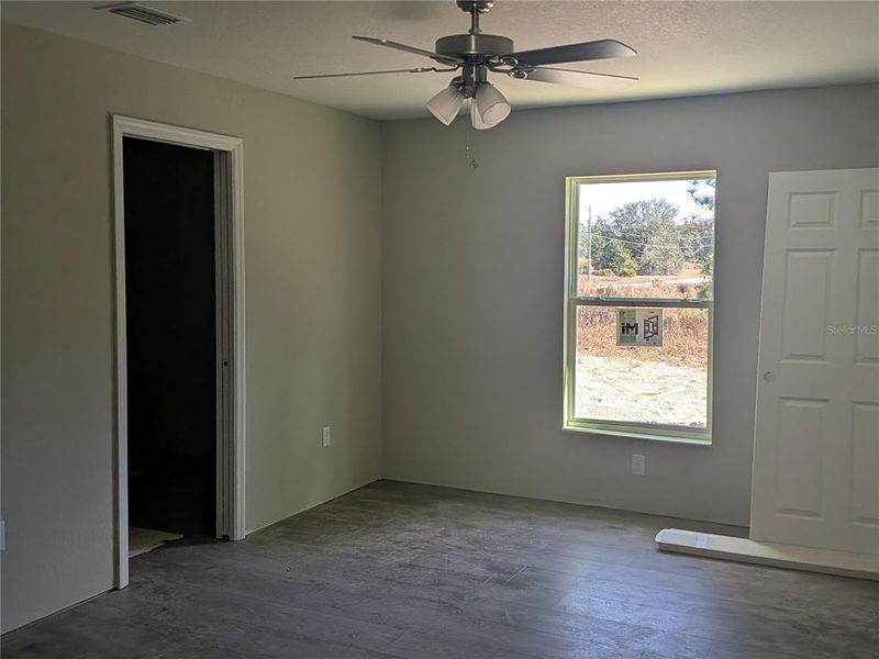 Spacious, unfurnished interior of a new home in , Dunnellon (Image 4).