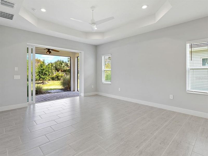 Spacious, unfurnished interior of a new home in , Venice (Image 30).