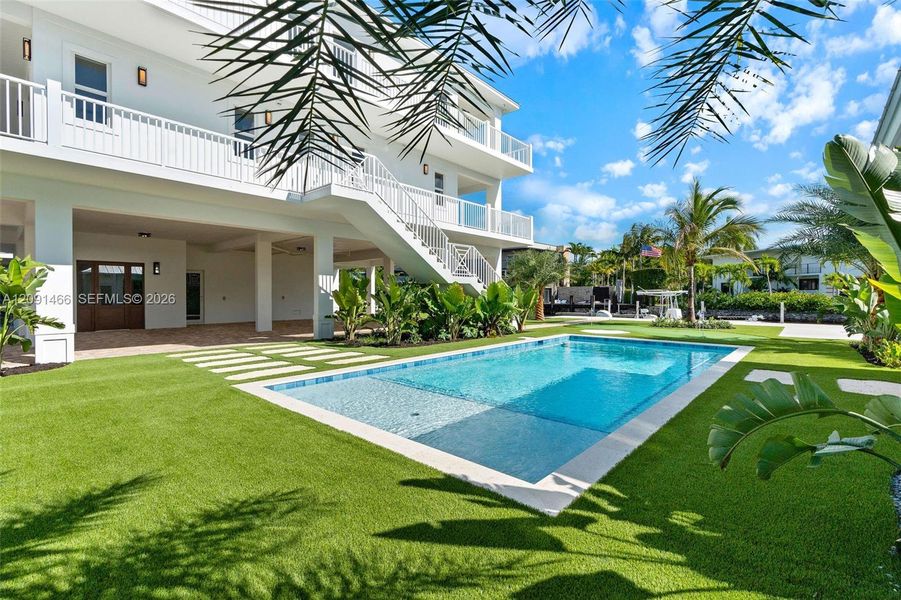 Exterior details and patio area of a home in , Tavernier (Image 49).