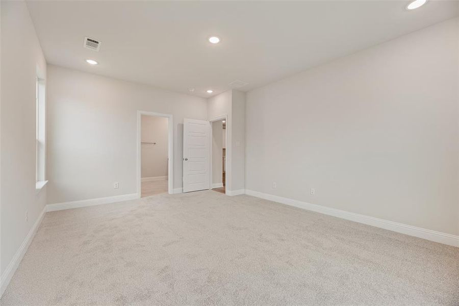 Spacious, unfurnished interior of a new home in Creekside of Crowley, Crowley (Image 24).