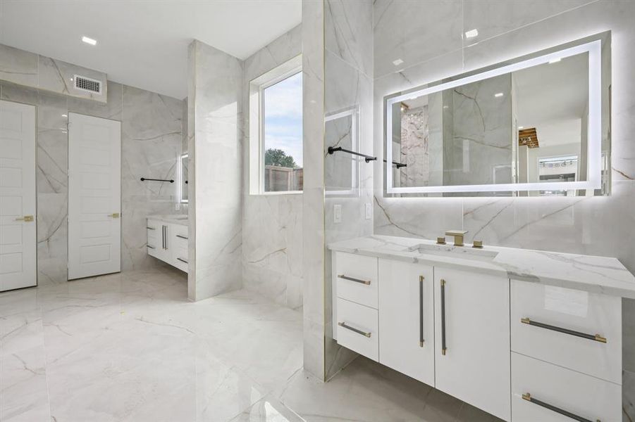 Furnished interior view inside a new home in , Dallas (Image 8).