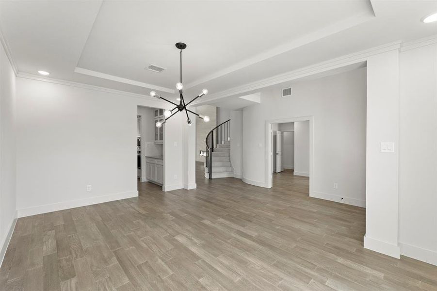 08. 6109 Shasta - Dining (2)