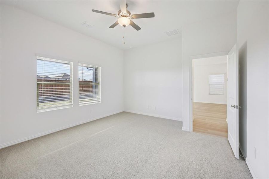 Spacious, unfurnished interior of a new home in Lakehaven - Signature Series, Farmersville (Image 37).