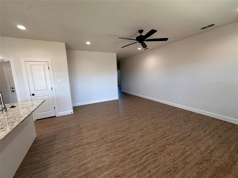 Spacious, unfurnished interior of a new home in , Abilene (Image 10).