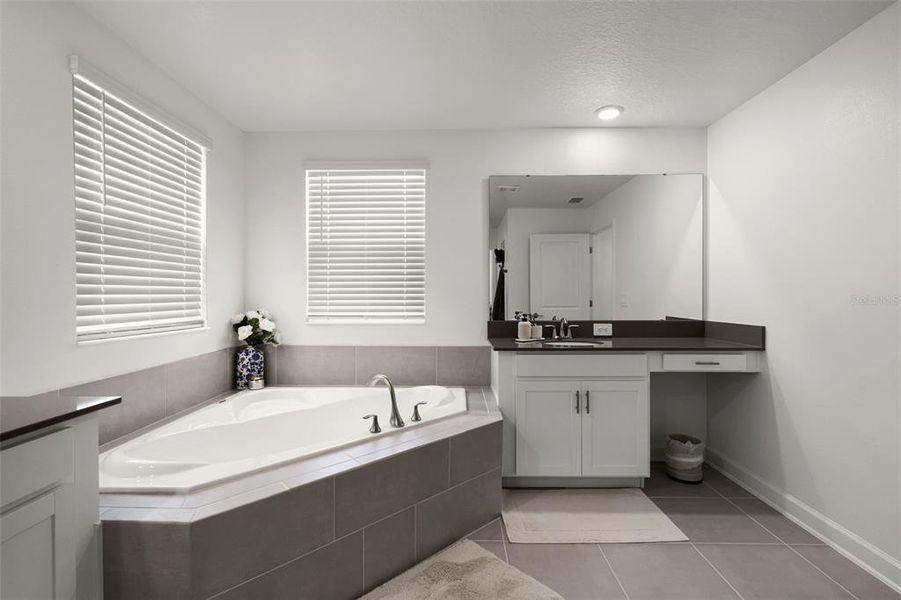 Furnished interior view inside a new home in , Orlando (Image 47).