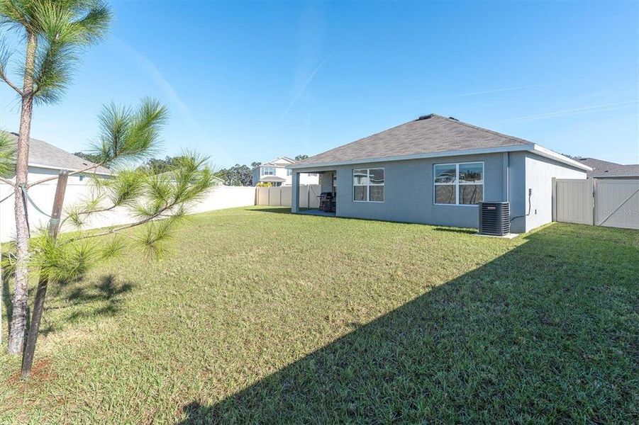 Exterior details and patio area of a home in , Wesley Chapel (Image 17).