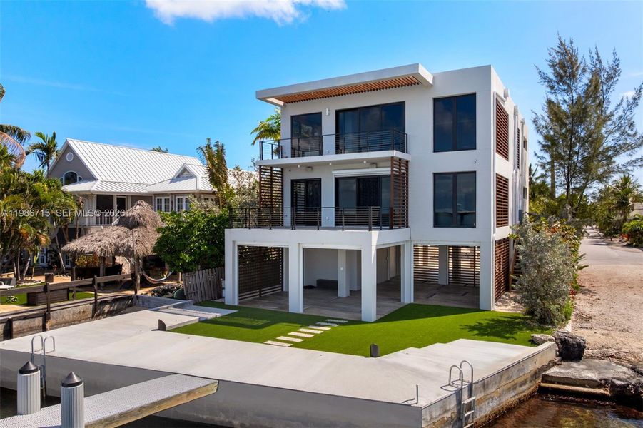 Condo located in Key Largo, FL showcasing its design and architecture (Image 43). Condo located in Key Largo, FL showcasing its design and architecture (Image 43).