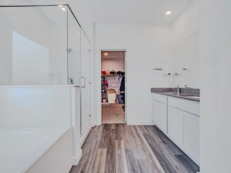 Image 40 of a home in .