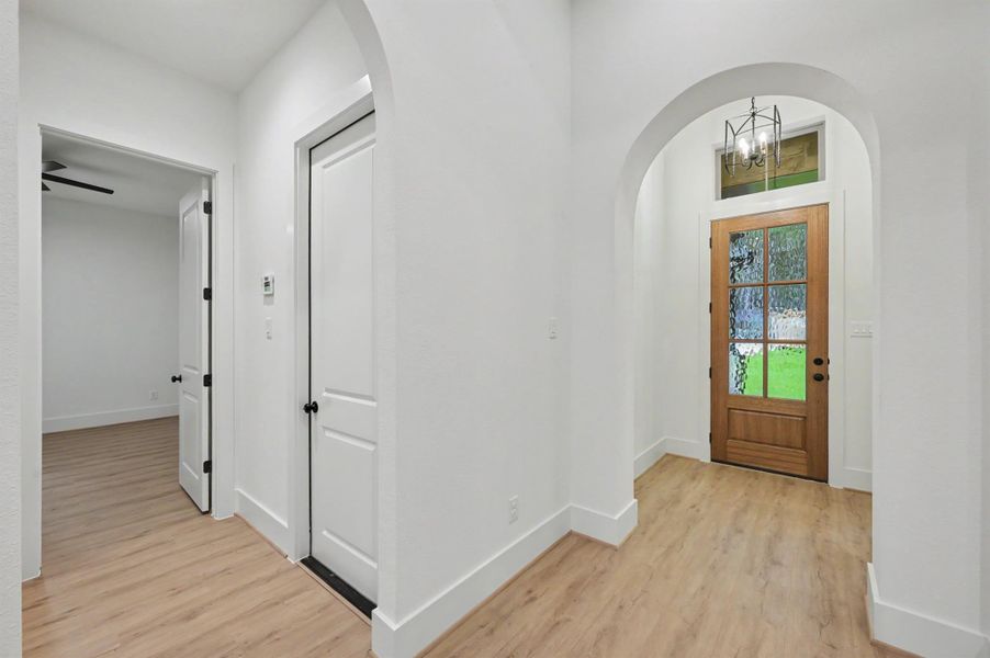 Spacious, unfurnished interior of a new home in , Willis (Image 25).