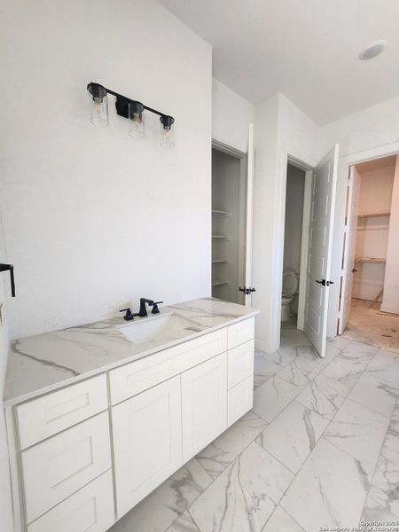 Furnished interior view inside a new home in , Kerrville (Image 4).