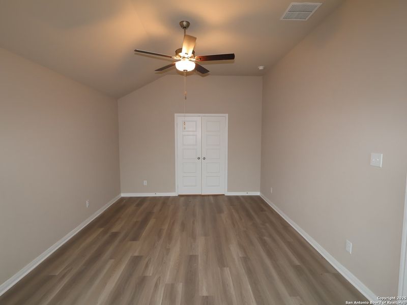 Spacious, unfurnished interior of a new home in Greenspoint Heights, Seguin (Image 22).