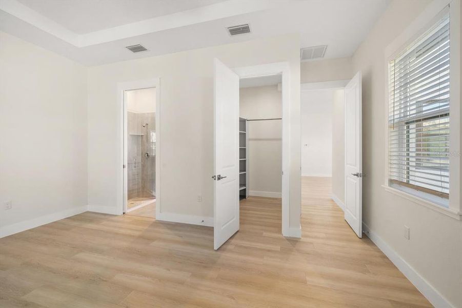 Spacious, unfurnished interior of a new home in , Largo (Image 25).