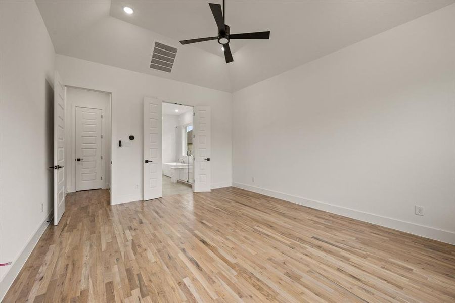 Spacious, unfurnished interior of a new home in Rolling Creek Ranch, Aledo (Image 32). Spacious, unfurnished interior of a new home in Rolling Creek Ranch, Aledo (Image 32).