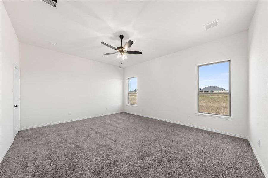 Spacious, unfurnished interior of a new home in , Waxahachie (Image 20).