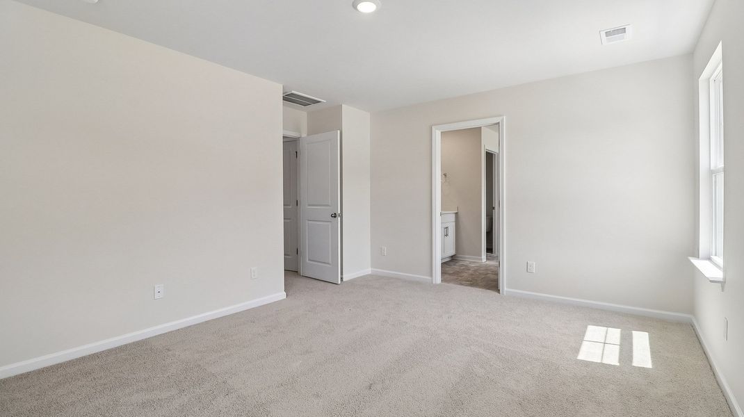 Spacious, unfurnished interior of a new home in Sease's Pond, Gilbert (Image 16).