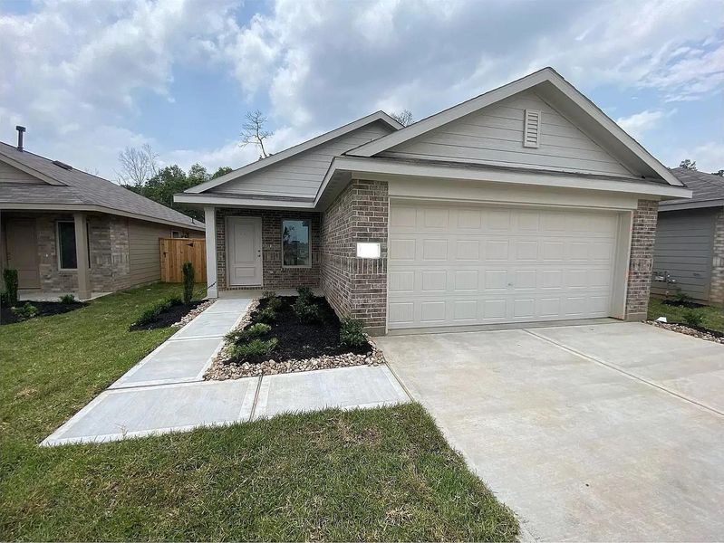 Front exterior of a new home in , Conroe, TX, highlighting curb appeal (Image 1). Front exterior of a new home in , Conroe, TX, highlighting curb appeal (Image 1).