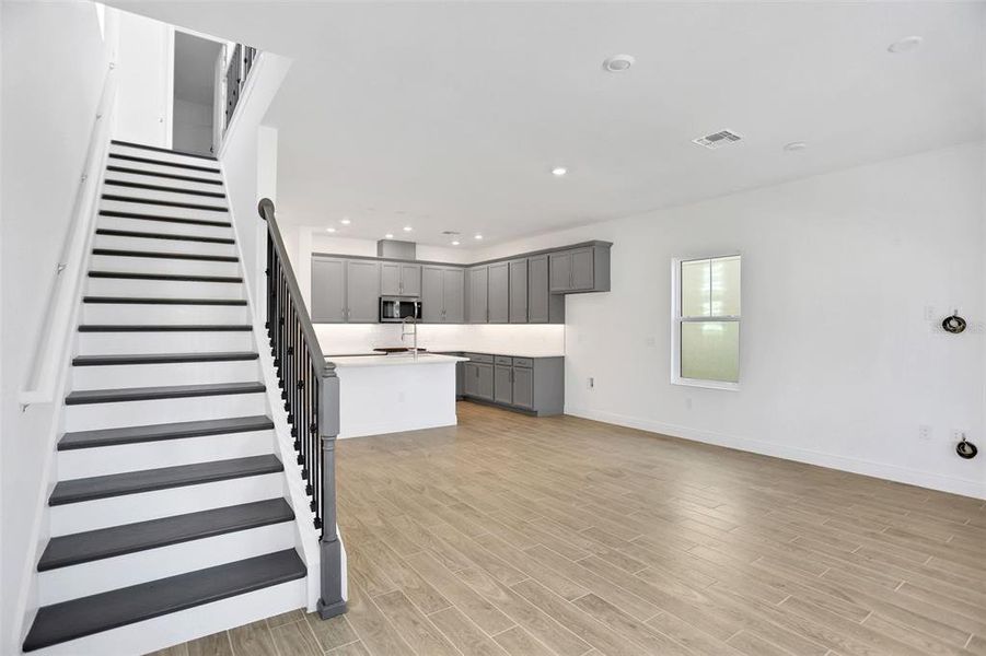 Spacious, unfurnished interior of a new home in Bungalow Walk at Lakewood Ranch, Sarasota (Image 26).
