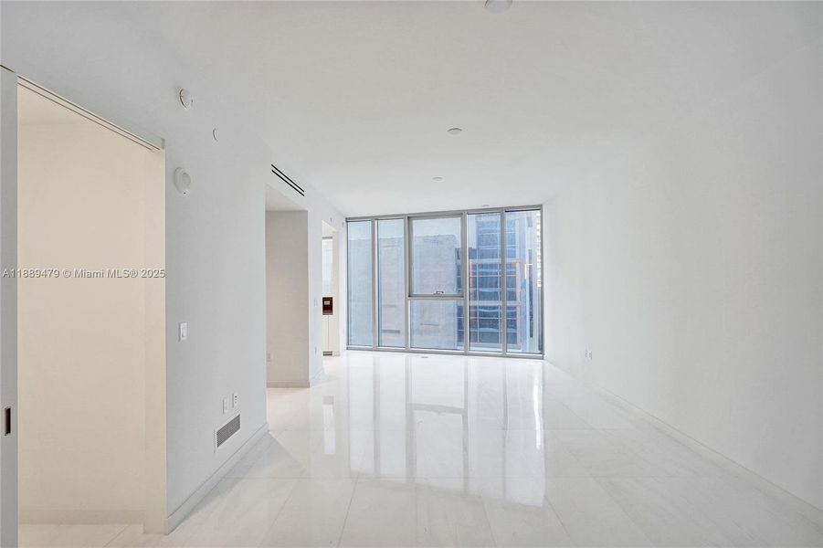 Spacious, unfurnished interior of a new home in , Miami (Image 33).