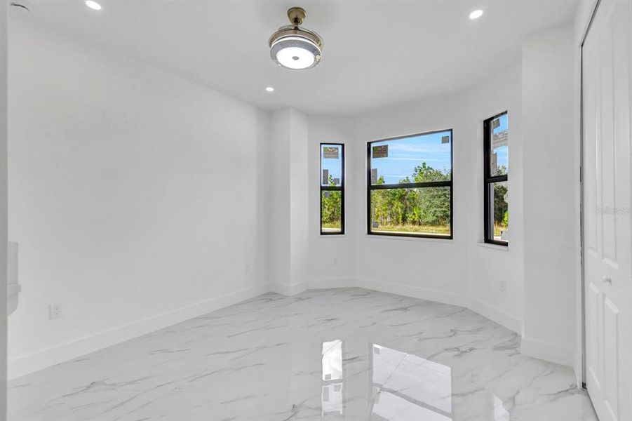 Spacious, unfurnished interior of a new home in , Lehigh Acres (Image 10).