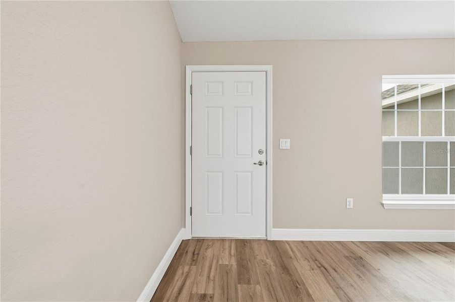 Spacious, unfurnished interior of a new home in , Citrus Springs (Image 14).