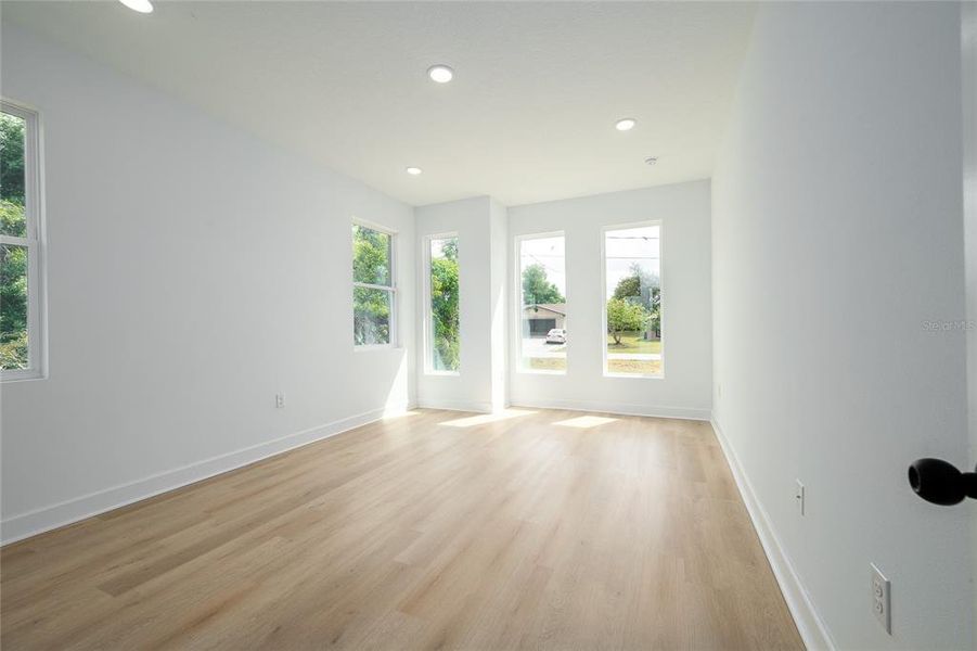 Spacious, unfurnished interior of a new home in , North Port (Image 34).