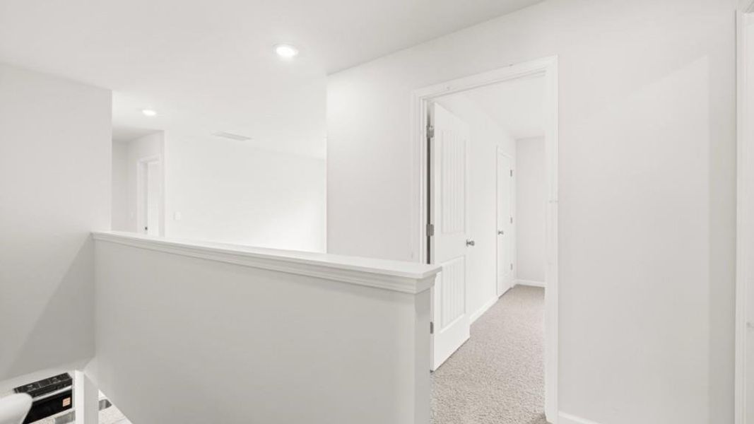 Spacious, unfurnished interior of a new home in Thompson Ridge, Dallas (Image 19).