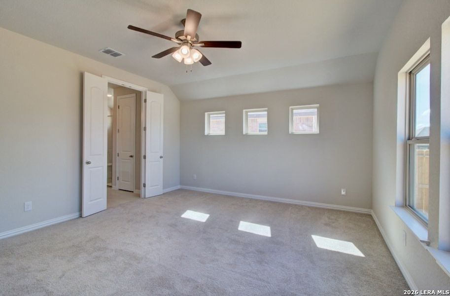 Spacious, unfurnished interior of a new home in Clear Creek, New Braunfels (Image 18).