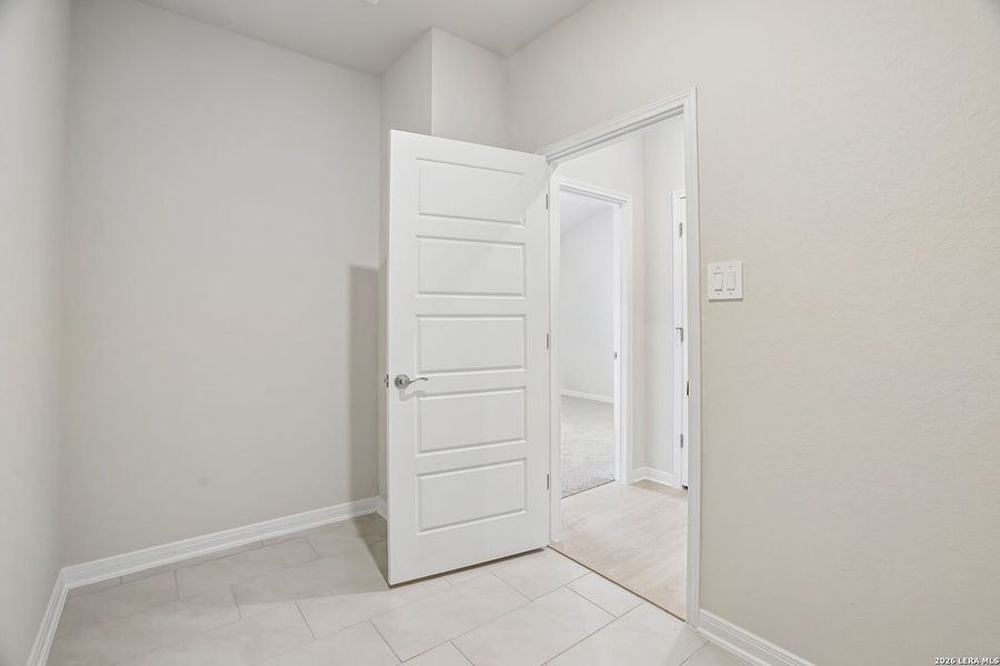 Spacious, unfurnished interior of a new home in Carmel Ranch, Schertz (Image 25).
