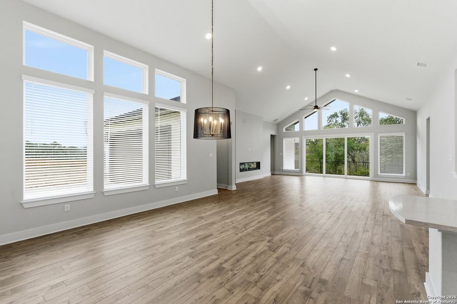 Spacious, unfurnished interior of a new home in Potranco Oaks, Castroville (Image 20).