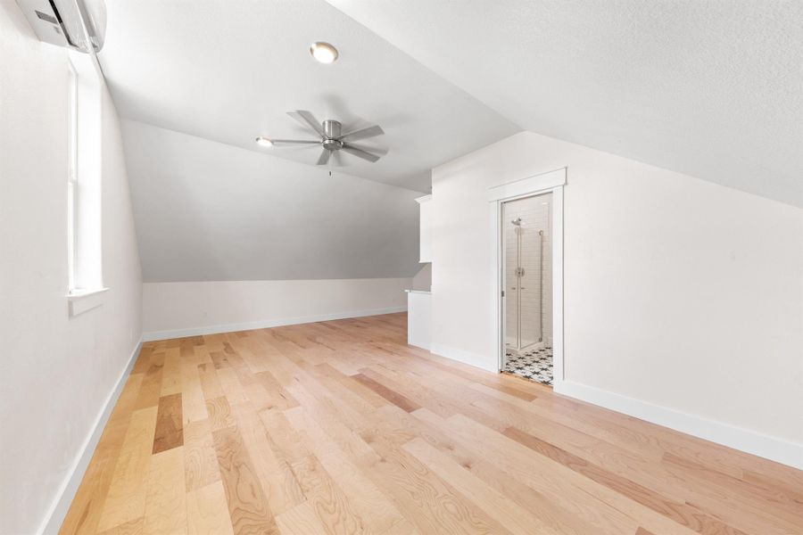 Spacious Studio/office/bedroom