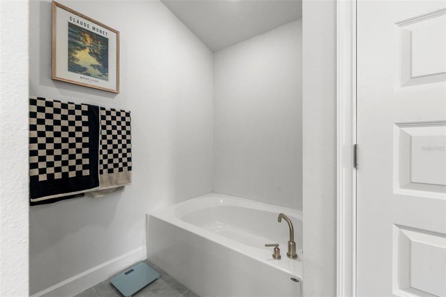 Furnished interior view inside a new home in Country Way South, Newberry (Image 12).