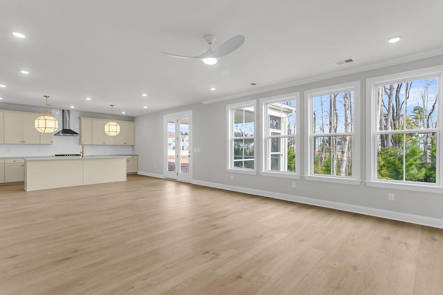 Spacious, unfurnished interior of a new home in Tidewater at Lakes of Cane Bay, Summerville (Image 41).