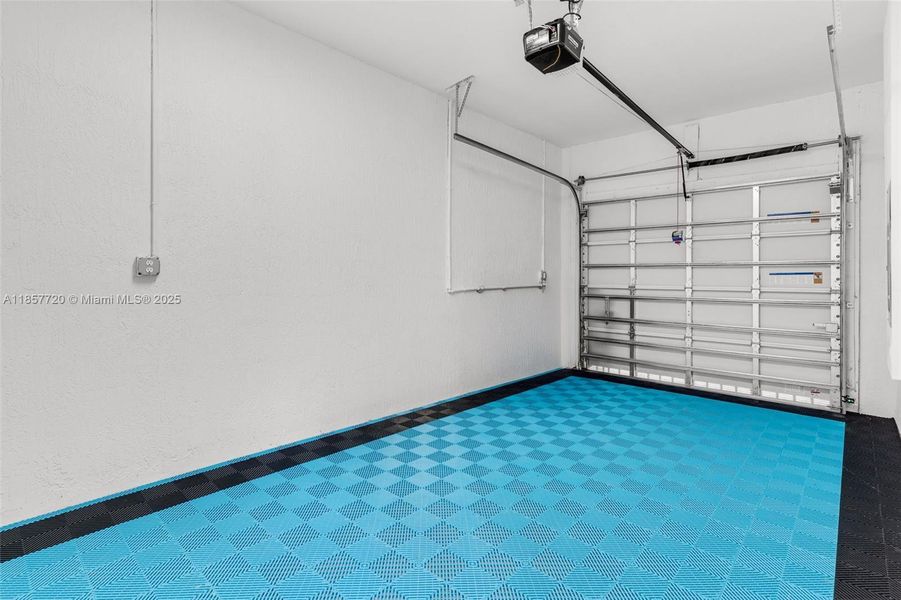 Spacious, unfurnished interior of a new home in , Miami (Image 20).
