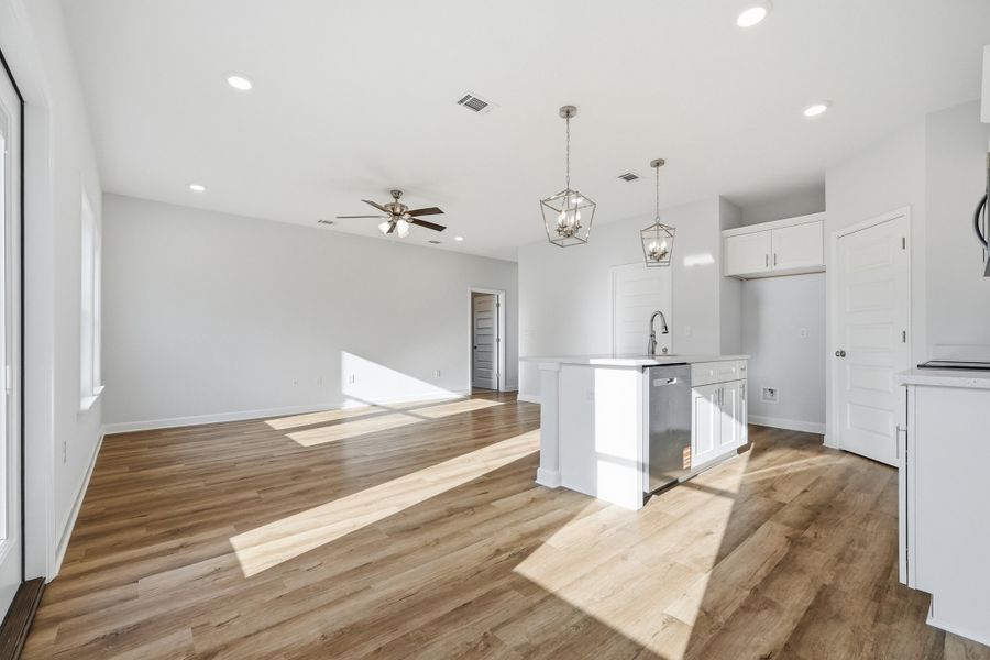Spacious, unfurnished interior of a new home in McCarthy Estates, Defuniak Springs (Image 14).