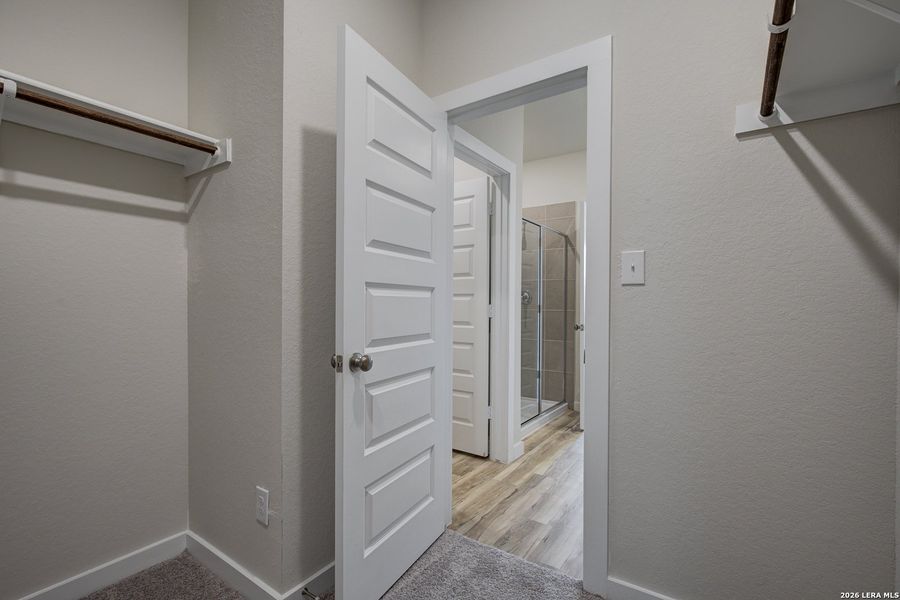 Spacious, unfurnished interior of a new home in Mesa Vista, San Antonio (Image 12).