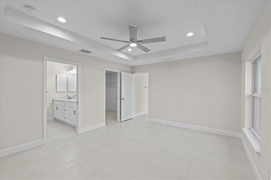Spacious, unfurnished interior of a new home in , Englewood (Image 17).