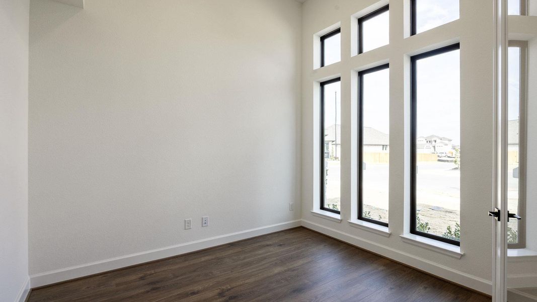 Spacious, unfurnished interior of a new home in Lariat 60', Liberty Hill (Image 14).