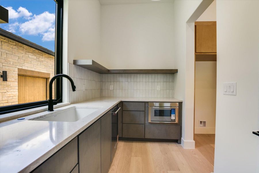 Furnished interior view inside a new home in , Horseshoe Bay (Image 7).