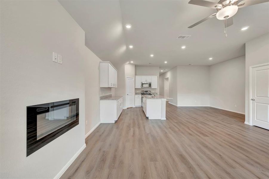 Spacious, unfurnished interior of a new home in Forest Park, Princeton (Image 27).