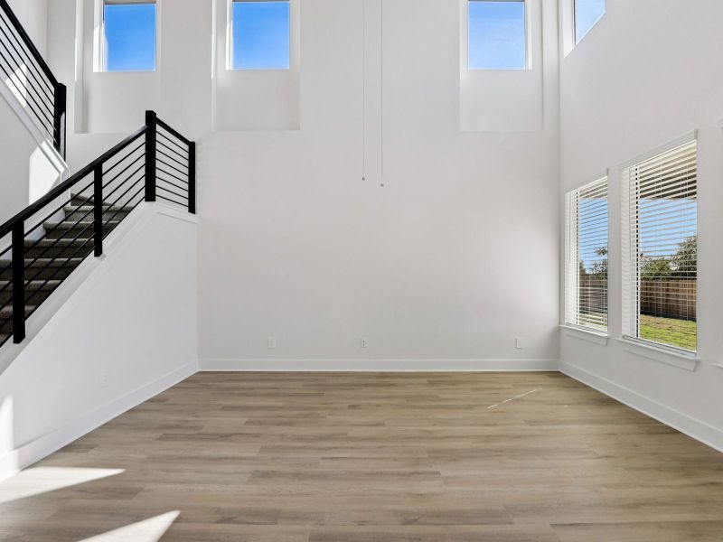 Spacious, unfurnished interior of a new home in Arcadia Ridge - Classic Series, San Antonio (Image 14).