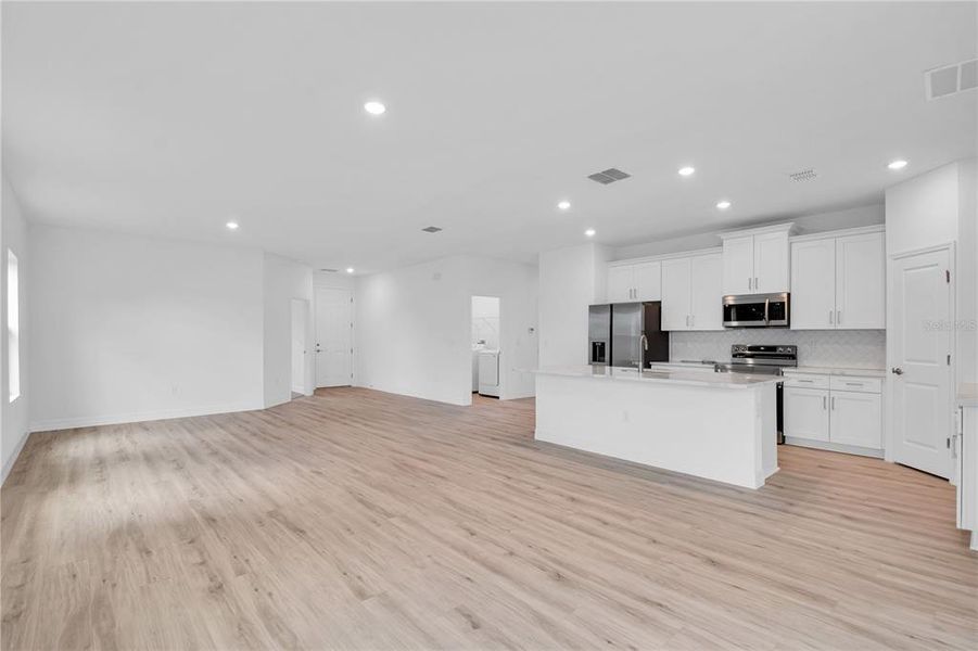 Spacious, unfurnished interior of a new home in , Ocala (Image 18).