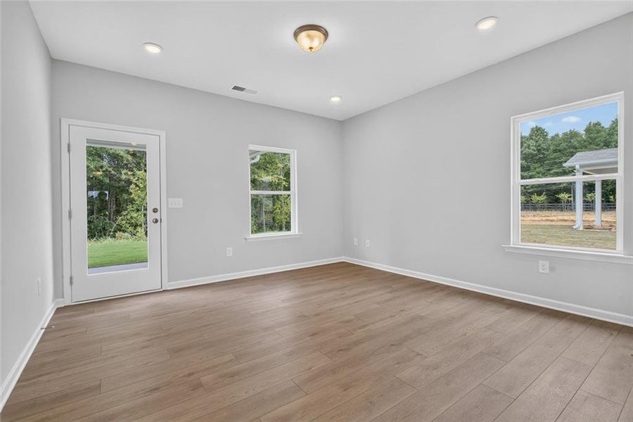 Spacious, unfurnished interior of a new home in Fair Oak, Calhoun (Image 23).